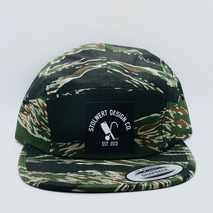 Image of "LOGO PATCH" 5-Panel Cap Tiger Camo