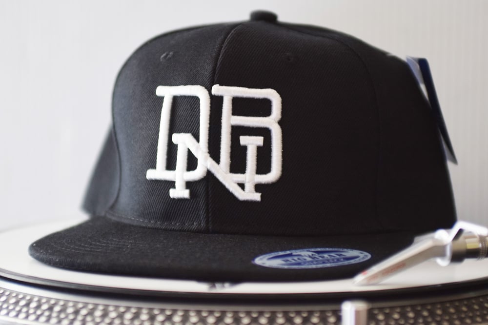 Image of DRUM & BASS SNAPBACK HAT "DNB"- BLACK