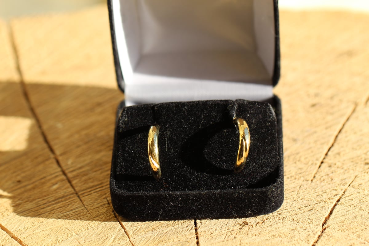 Image of Leuviah: 18ky Gold Hoop Earrings