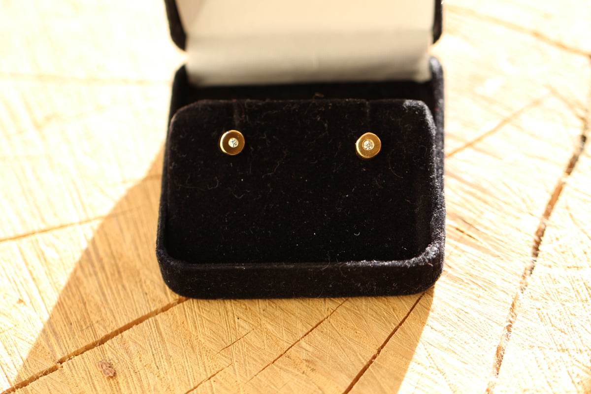 Image of Leuviah: 18ky Gold and Diamond Earring Studs