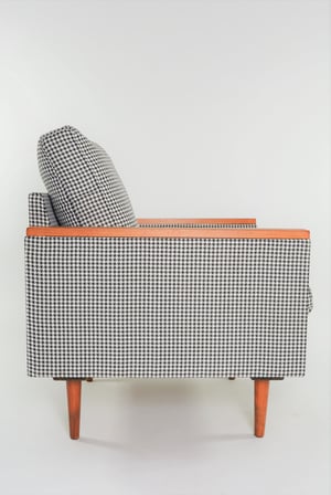 Image of Fauteuil cube pieds de poule N&B