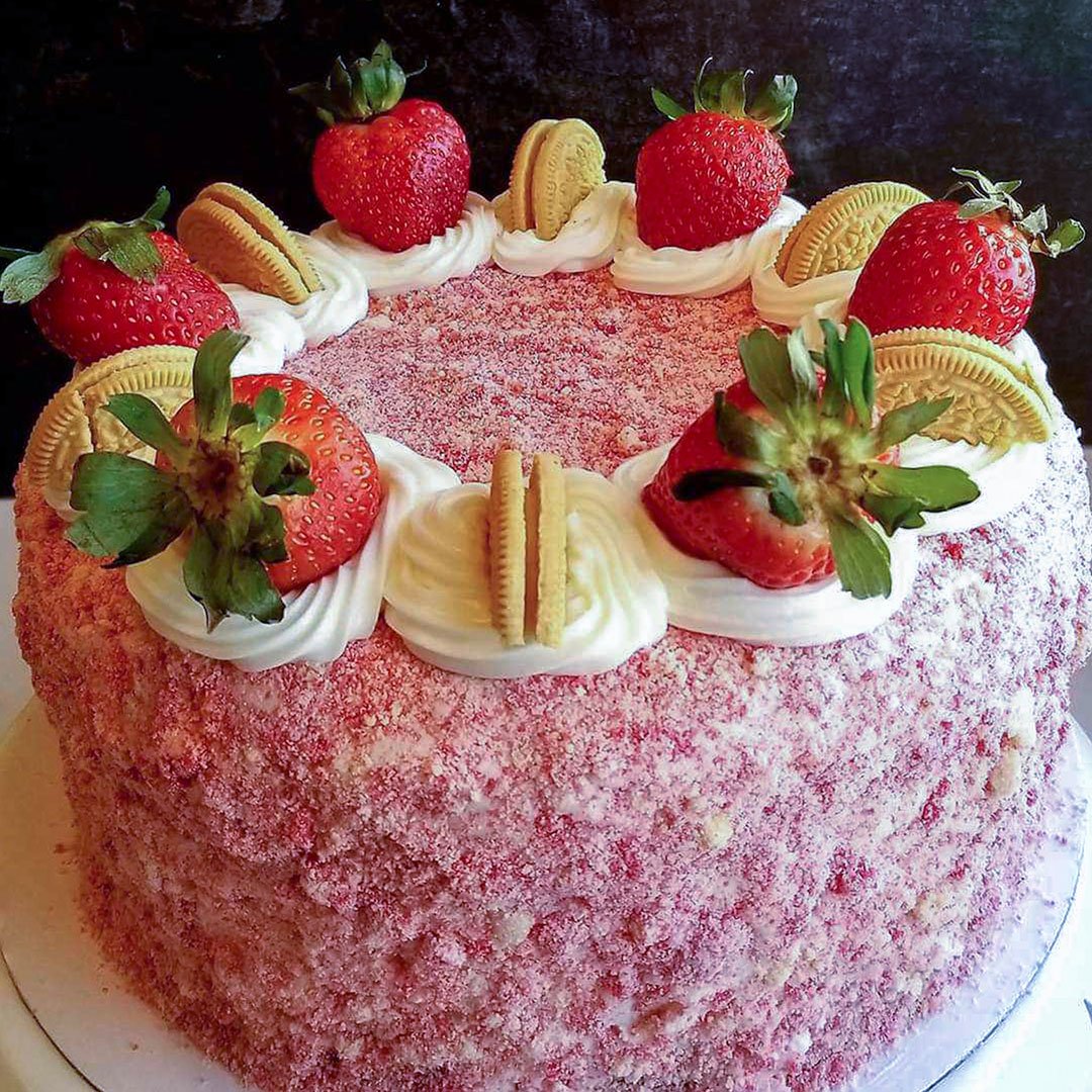 Image of Strawberry Crumb Cake With Cheesecake Filling