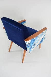 Image 2 of Fauteuil carré bleu et feuilles