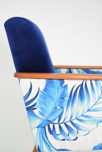 Image 5 of Fauteuil carré bleu et feuilles