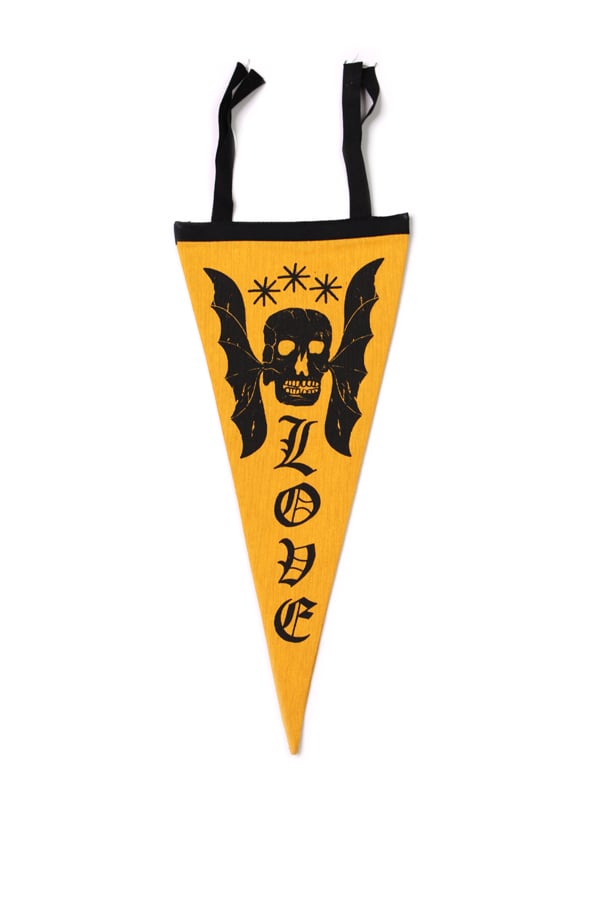 LOVE PENNANT by Rotor - proyecto eclipse