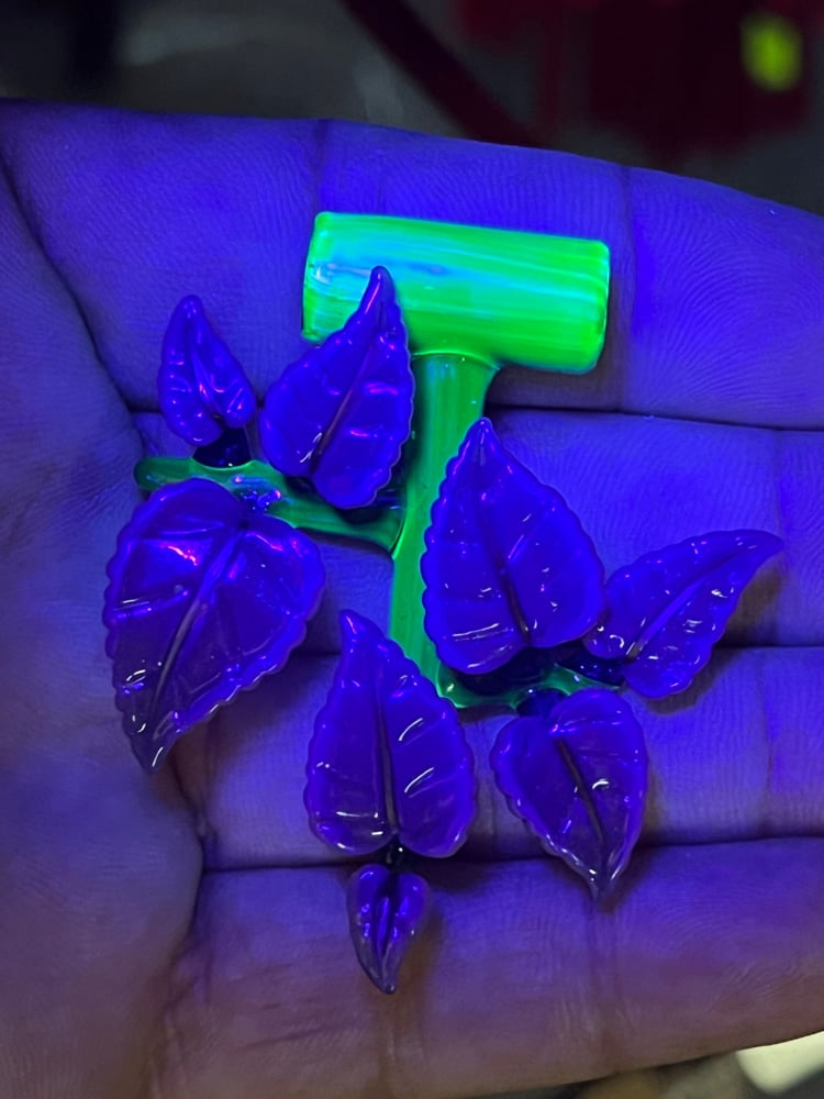 Image of 8 Leaved Purple Fade Leaf Pendant