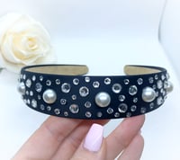 Image 2 of Black & pearl Baroque