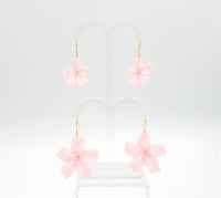 Image 1 of Boucles d'oreille SAKURA Rose tendre  ou Rose Malabar- Petite ou grande fleur