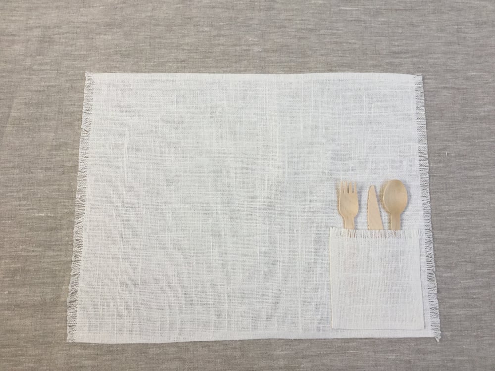 Image of Set de table lin blanchi avec poche