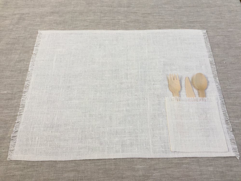 Image of Set de table lin blanchi avec poche