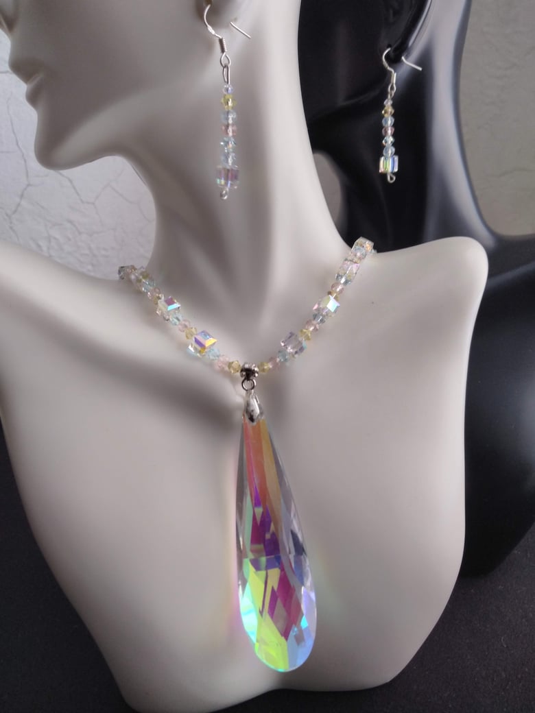 Image of LARGE TEARDROP CRYSTAL AND CUBE SWAROVSKI NECKLACE SET