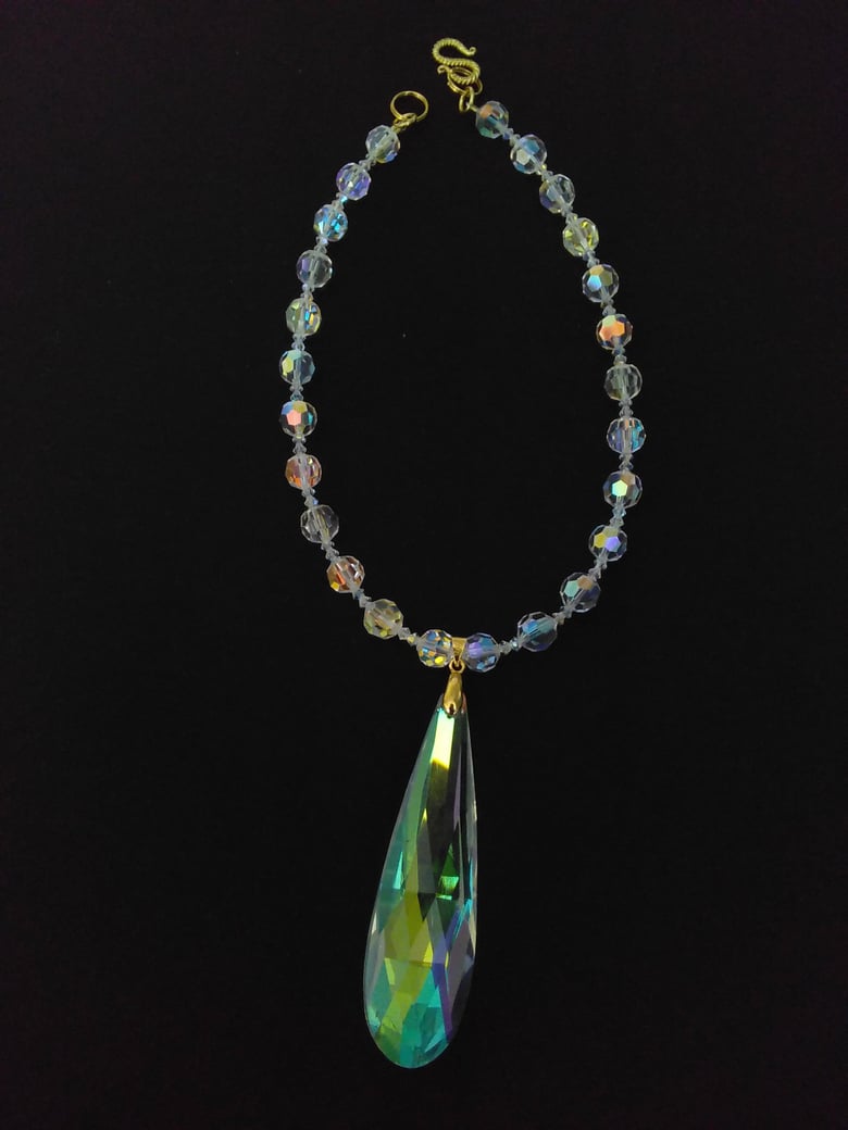 Image of TEARDROP CRYSTAL W/ SWAROVSKI ROUND BEAD