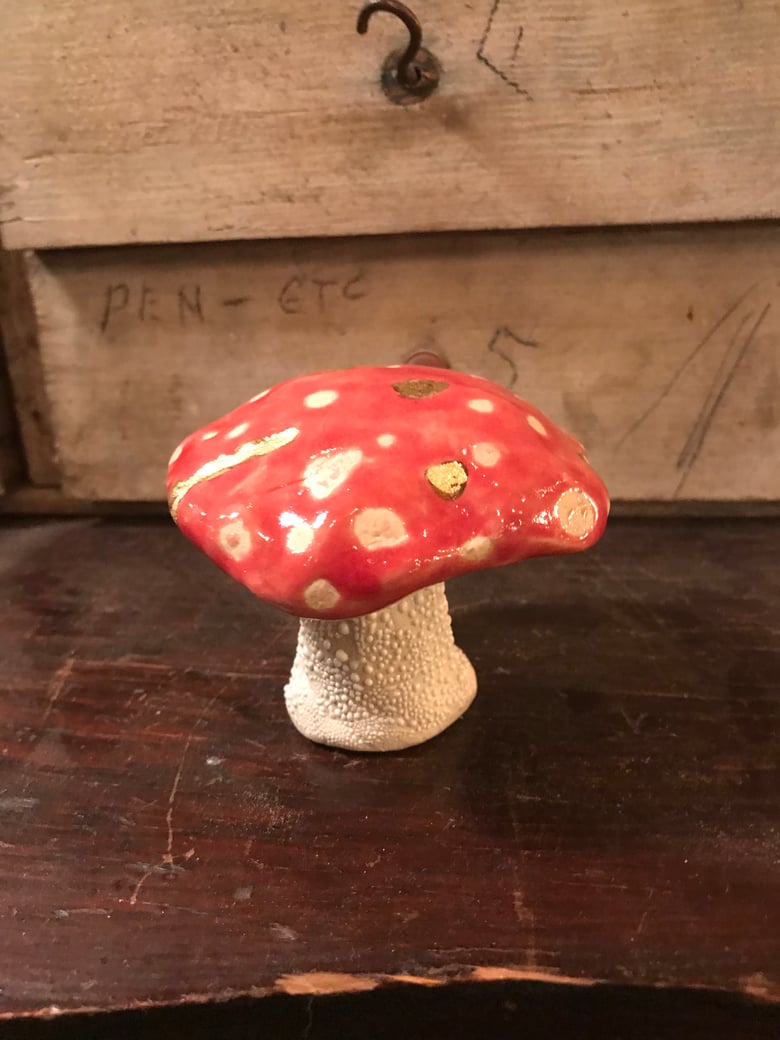 Image of Squatty Toadstool with Gold Luster Deets