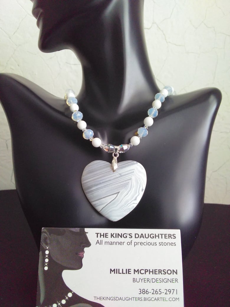 Image of MATTE WHITE STRIPED AGATE HEART NECKLACE SET