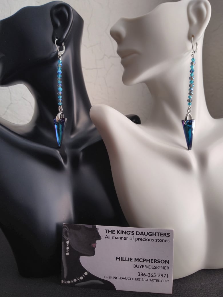 Image of TITANIUM BLUE ARROW PENDANT EARRINGS