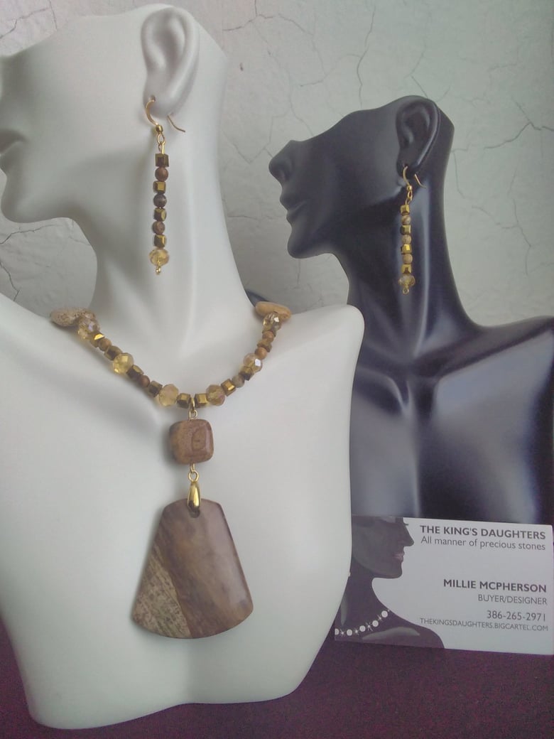 Image of BLOSSOM AGATE TRAPEZOID PENDANT NECKLACE SET