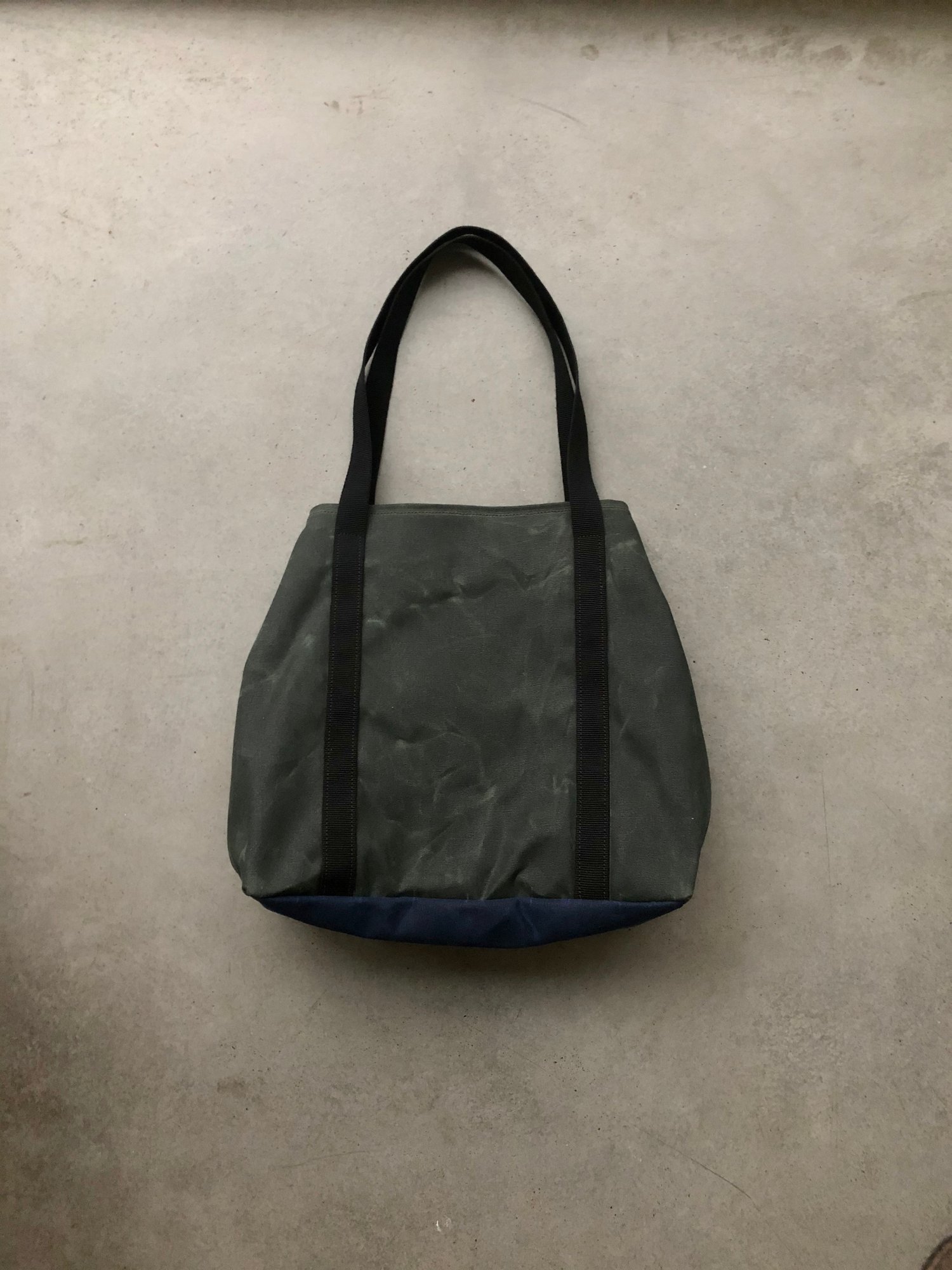 Image of Vegan large tote bag in waxed canvas / bucket tote bag / office tote laptop tote bag COLLECTION UNIS