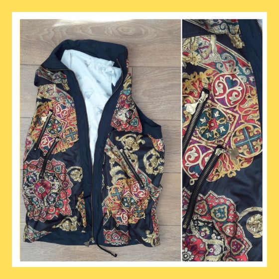 Image of MADISON SPORTSWEAR GILLET WITH BAROQUE PATTERN AND GOLD-TONE DETAILS