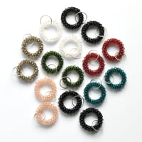 Image 4 of BASIC small hoop earrings