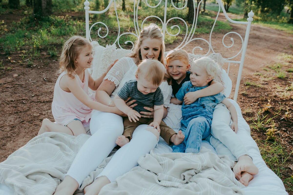 White Bed Mini Sessions 