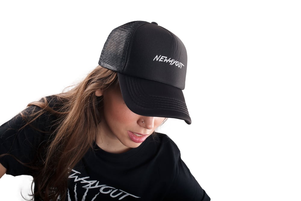 Image of NEWAYOUT HAT-SNAPBACK "Linear Logo" - BLACK - unisex