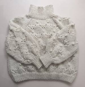 Image of -- PATRON/PATTERN : FAVORITE SWEATER --