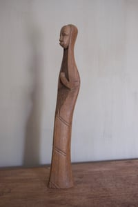Image 3 of Madonne africaine en bois 