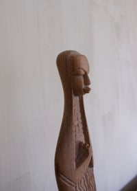 Image 4 of Madonne africaine en bois 