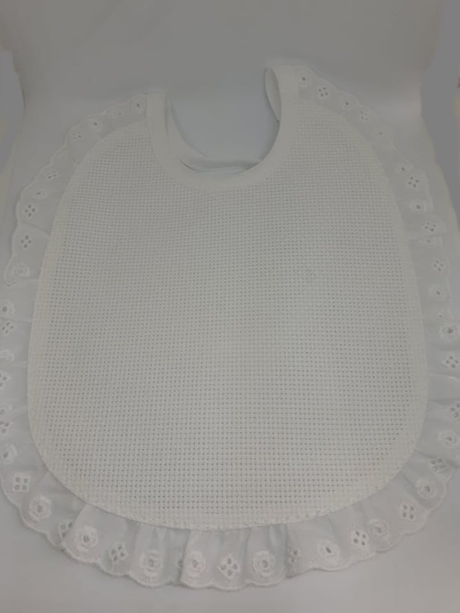 Babete com bordado inglês - Disponível em loja física