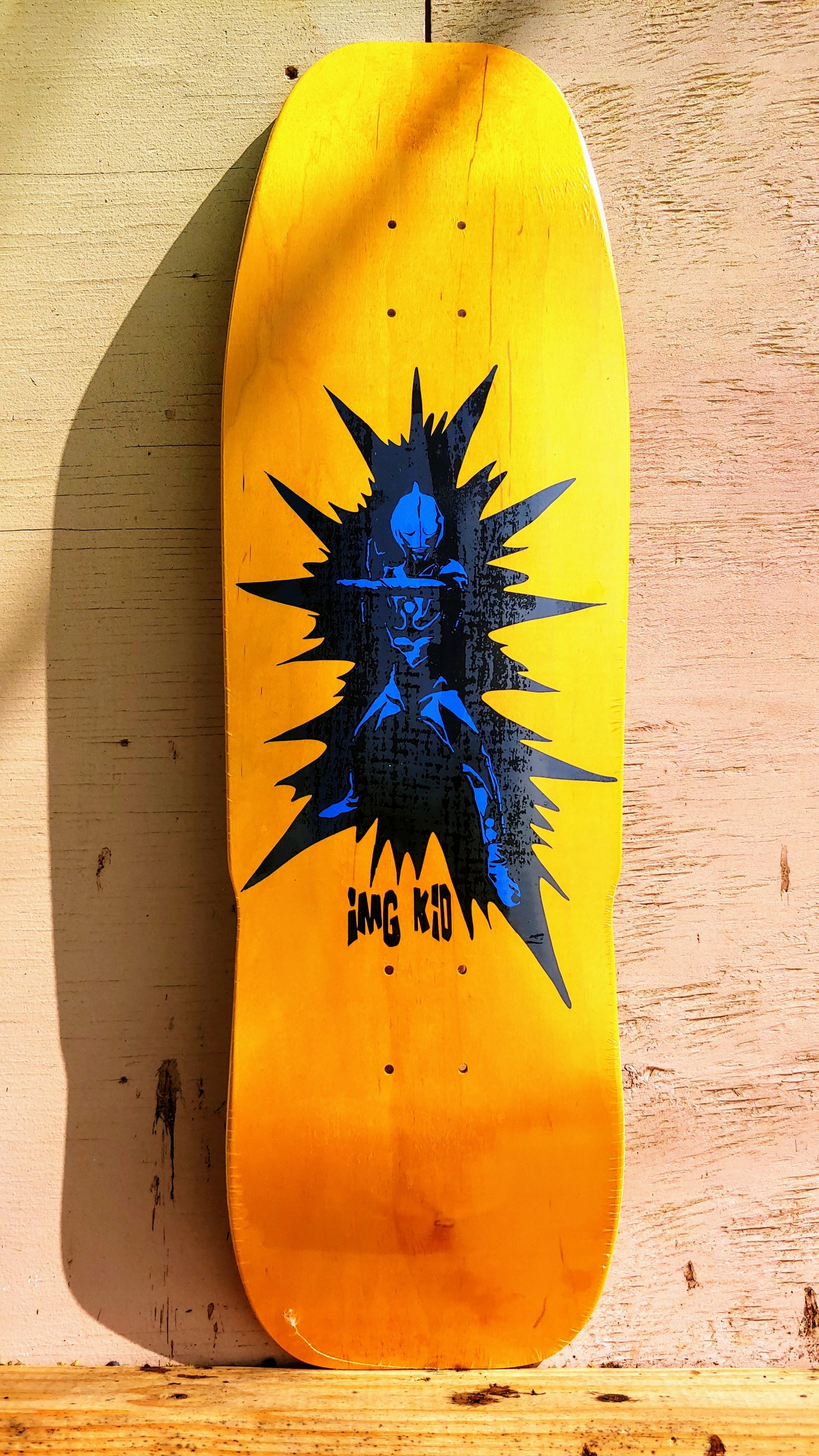 Image of ULTRAMAN SHAPE YELLOW STAIN/BLACK/BLUE