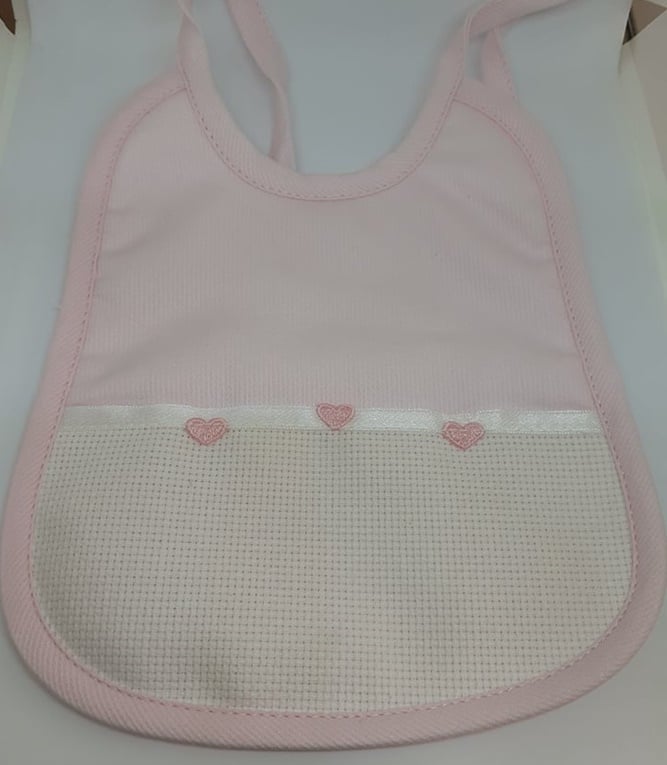 Babete Corações - Disponível em loja física