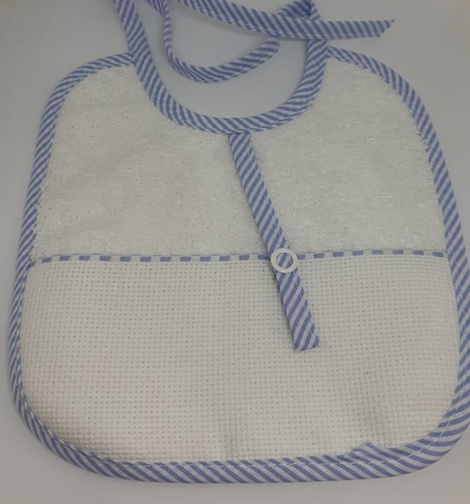 Babete C/ prende chupeta - Disponível em loja física