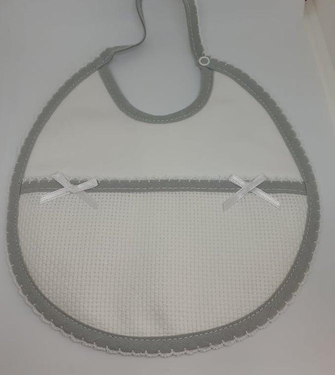 Babete com Laços - Disponível em loja física