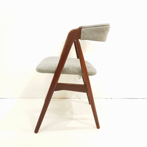 Image of Set de 4 sillas de nogal y tapicería nueva de lana, años 60