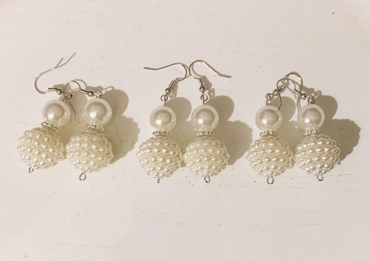 Image of Pearl Girl Dangle Earrings 