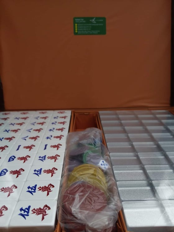 Image of A2 Crystal Silver Layered Mahjong Set