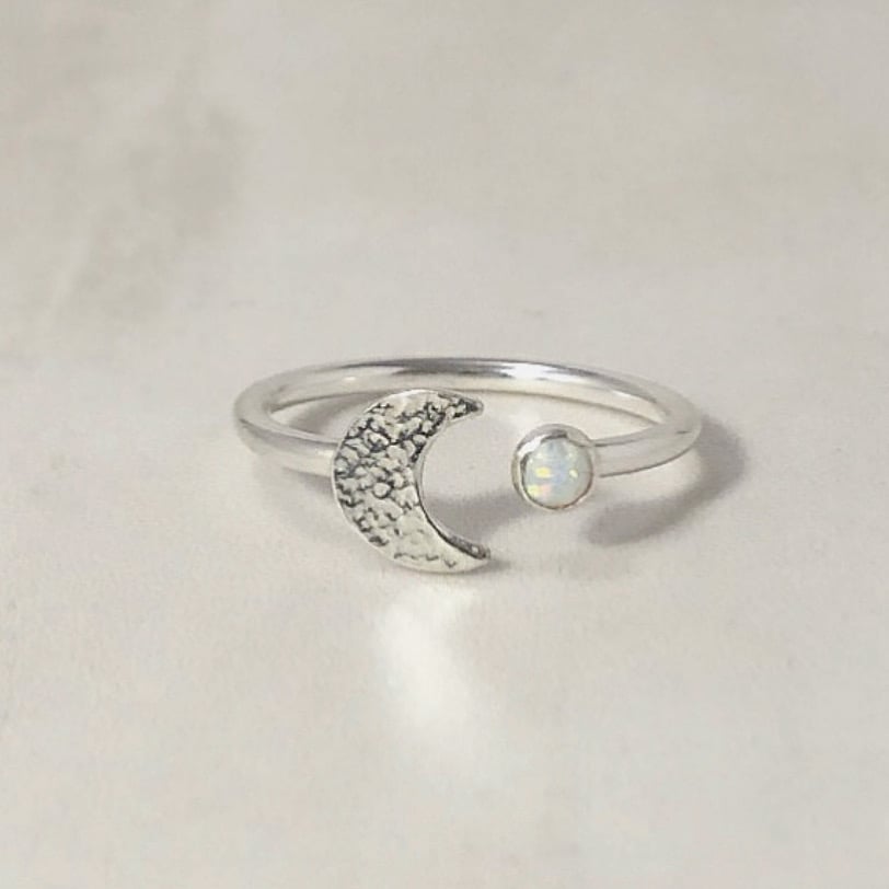 Image of SELENE ring (white)