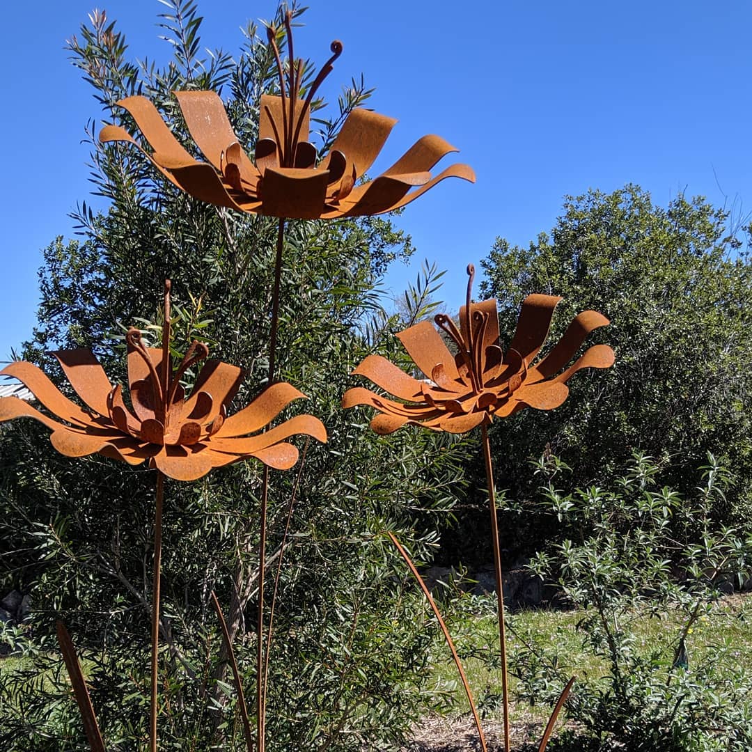 Large Flowers ★ | Weathered Garden Art