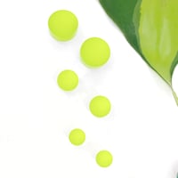 Image 4 of Náušnice Circle , Circle mini a Circle xs smaragdová zelená a limetková zelená