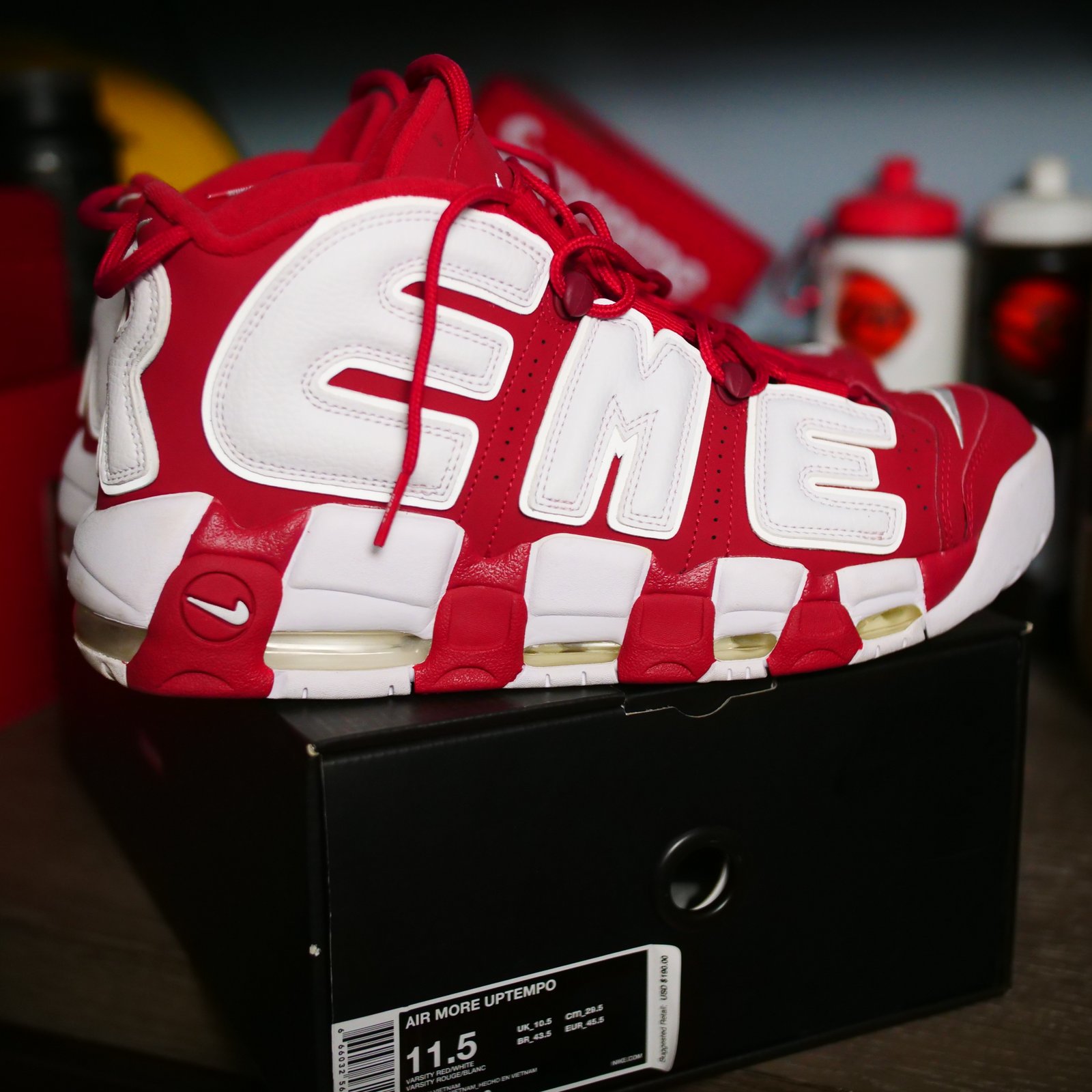 nike uptempo supreme rouge