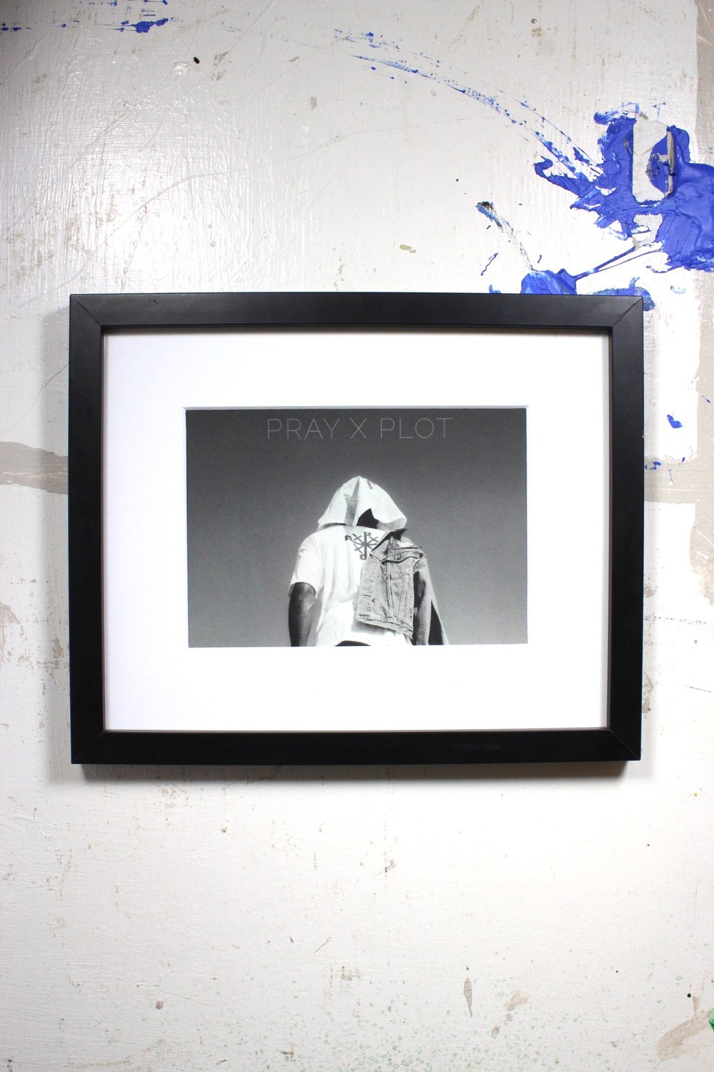 “stand out” 9in x 11in framed photo shot by @holidaylens