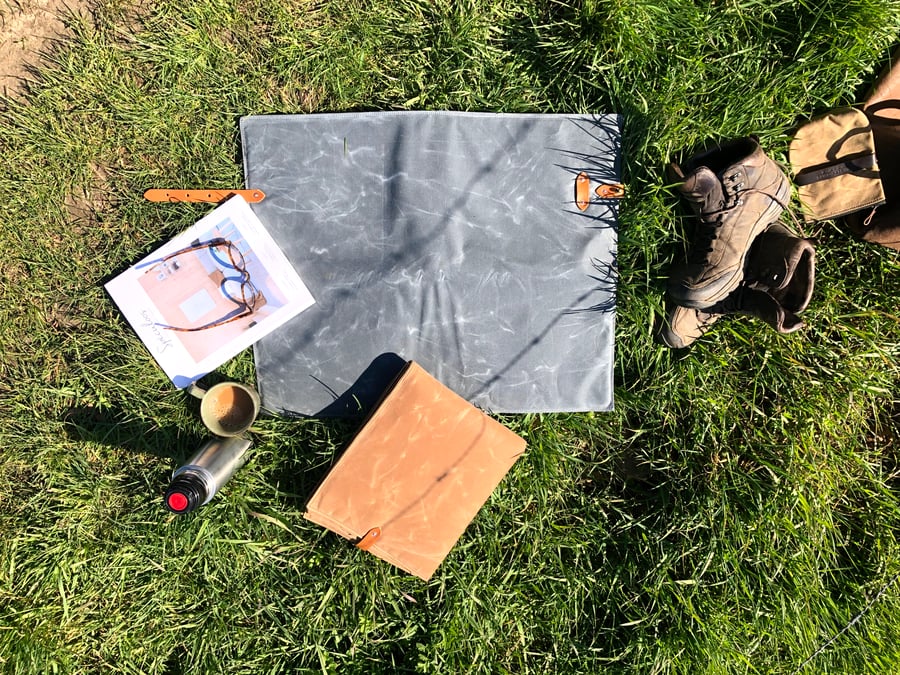 Image of Padded groundcloth / blanket / yoga mat / picknick mat in waxed canvas for outdoor gear bushcraft 