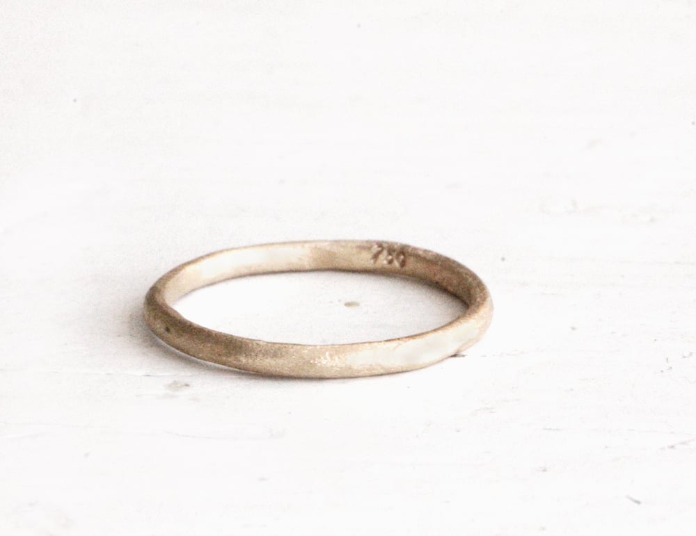 Image of Rustic wedding ring. 18k gold. Sophie