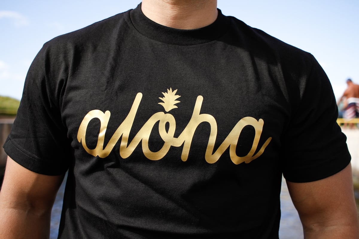 Aloha Script Pine Tee (Black/Gold)