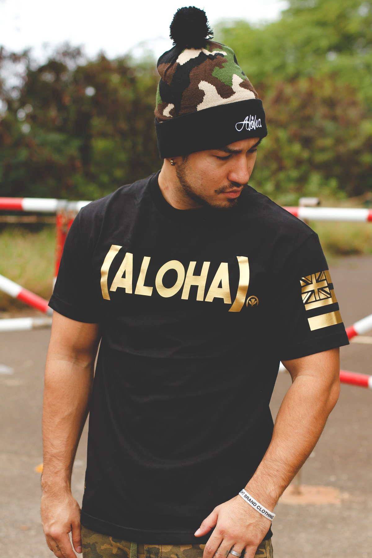 (ALOHA) T-shirt (Black/Gold)
