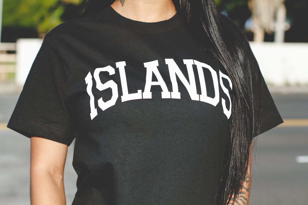 ISLANDS Tee (Black/White)