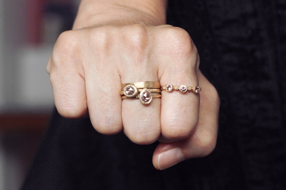 Image of A rustic gold wedding band. 18k. Lulu