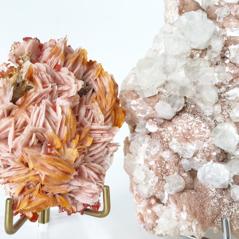 Image of Vanadinite/Barite no.02 + Lucite and Brass Stand