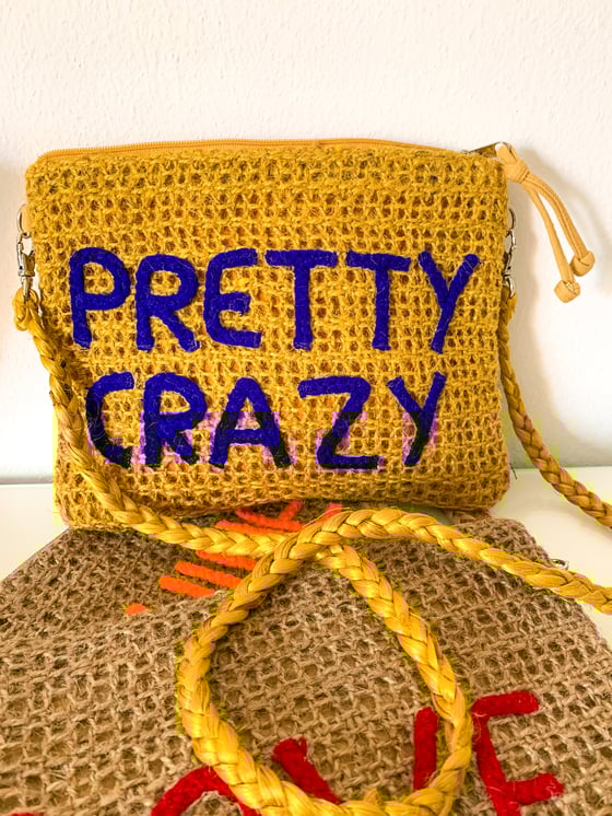 Image of POCHETTE IUTA INTRECCIATA CON SCRITTA