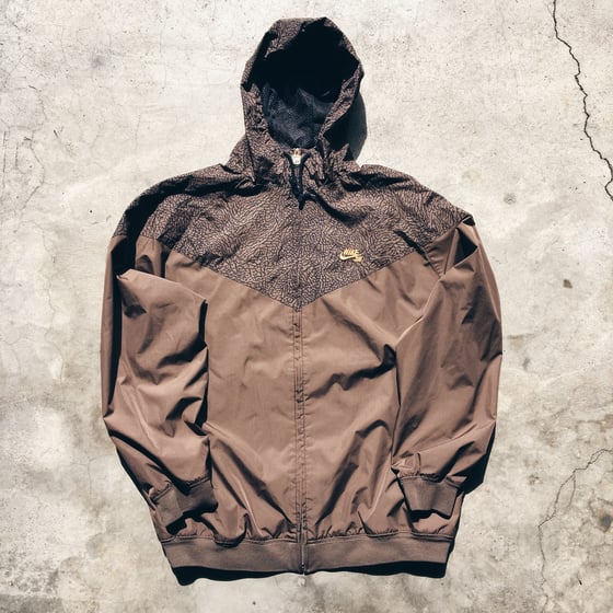 Image of Brand New 2007 Nike SB “Cement” Windbreaker (Brown).